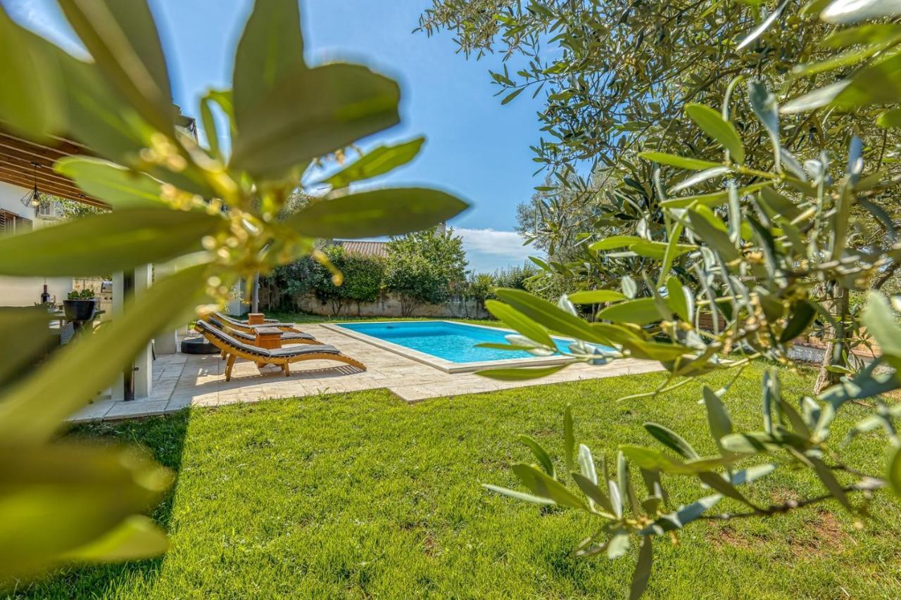 Villa Agatta With Private Pool Smoljanci Esterno foto