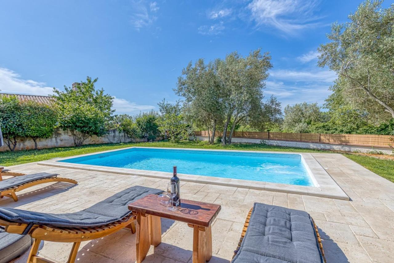 Villa Agatta With Private Pool Smoljanci Esterno foto